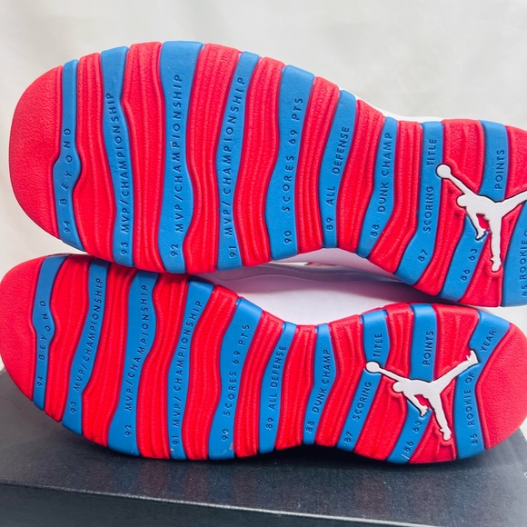 2016 Air Jordan 310806 114
Size 7Y
New with box 
White/ Red - Picture 7 of 9